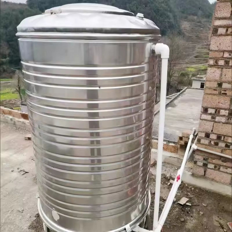 304 Stainless Steel Cylindrical Water Storage Tanks For Household Rooftop Domestic Water Supply Durable Insulated